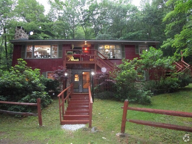Building Photo - 4591 VT-30 Rental