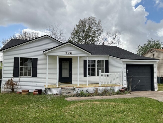 Building Photo - 326 E 1st St