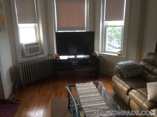 Building Photo - 1334 Commonwealth Ave Rental