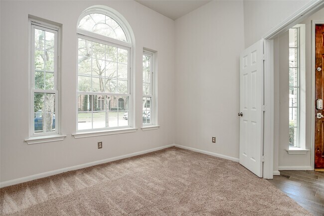 Photo - 5818 Pebble Bank Ln