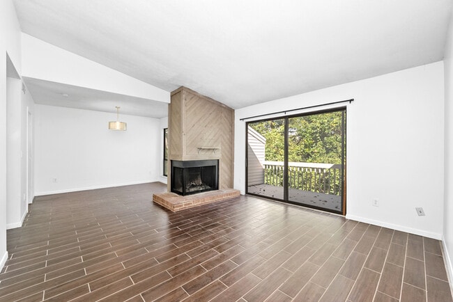 Photo - Freshly Painted and Clean Condo Kenwood/Ma...