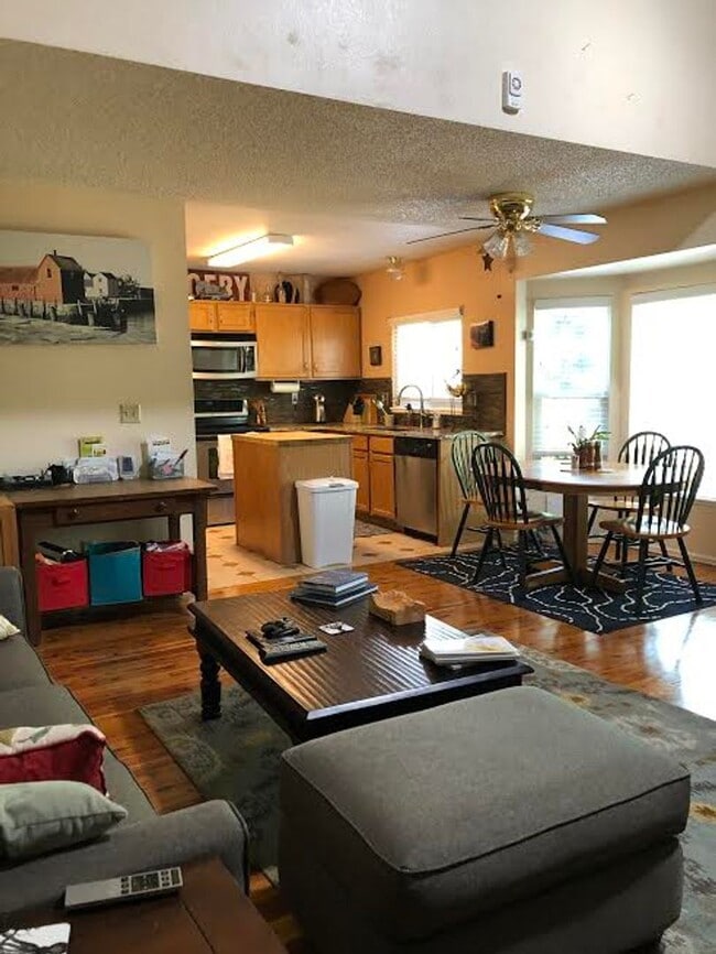 Photo - 4 Bd, 2 Ba, Home, Quiet Neighborhood, Great Floorplan, Mature Landscaping!