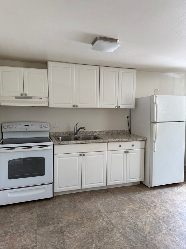 Building Photo - 303 South Rd Unit 3