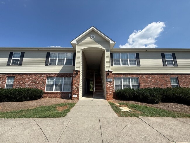 Building Photo - 1860 Crest Hollow Dr Unit 203