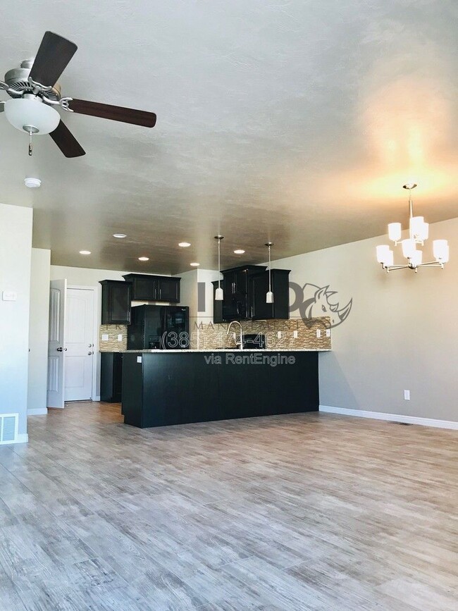 Photo - 1385 Bridal Veil Dr