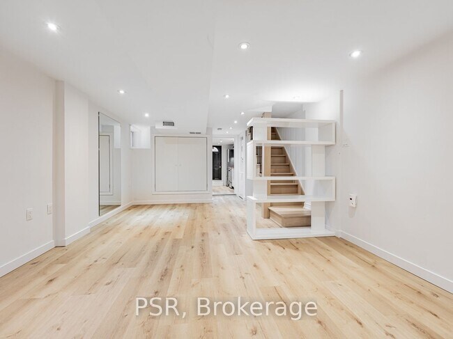 Photo - 371 Mcroberts Av