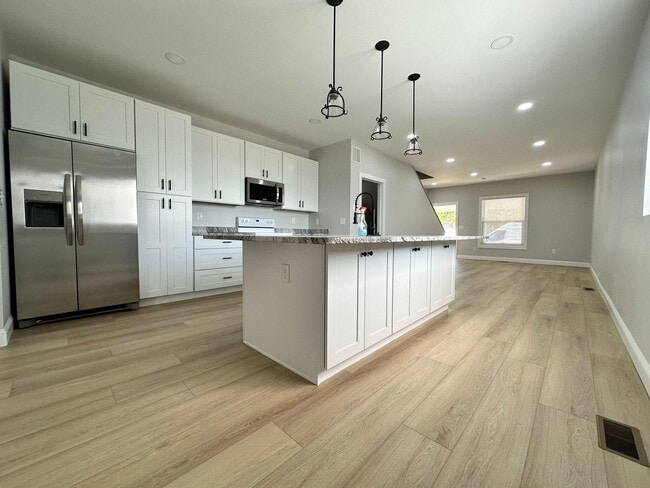 Photo - 7945 High St