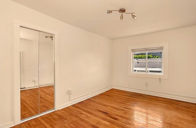 Photo - 639 W Emerson St