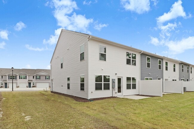 Photo - 156 Seymour Vlg Dr