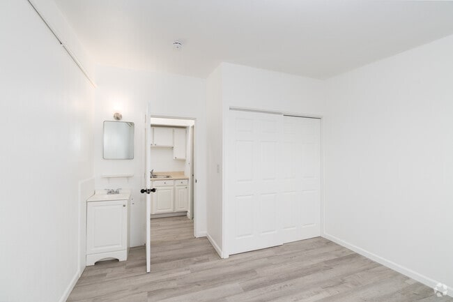 2BR, 1BA - 760SF - Bedroom