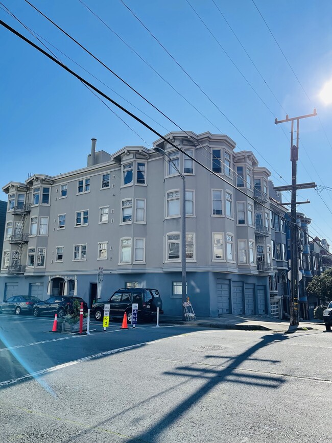 Building Photo - 1885 Golden Gate Ave Unit 5