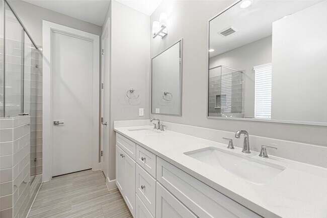 Photo - 240 Julia St