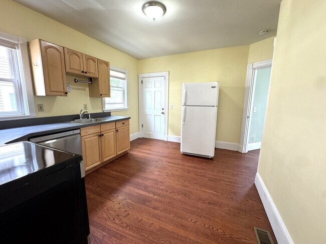 Photo - 72 Winchester St Unit 1