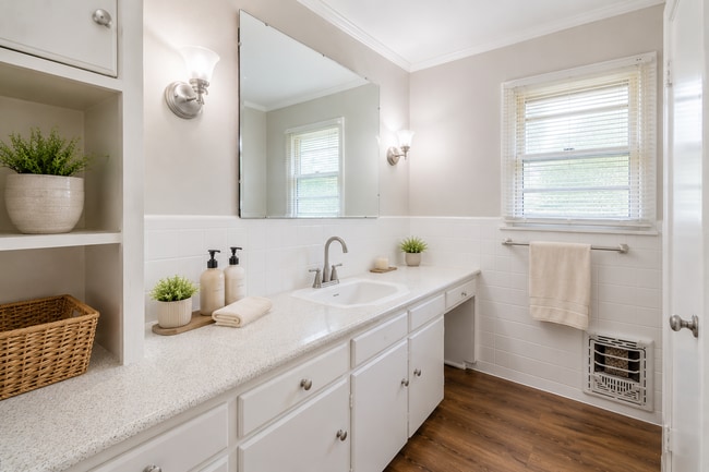 Photo - 2400 Hampstead Ln