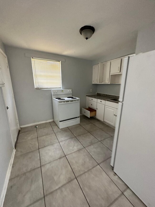 Photo - 1305 W 6th St