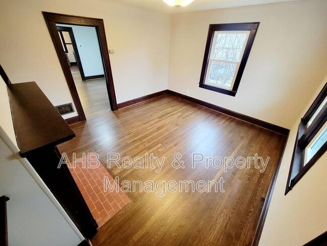 122 Markham St