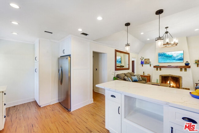 Photo - 8818 Rosewood Ave