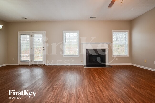 Photo - 740 Winbrook Dr