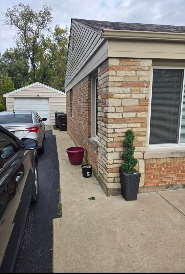 Side of the - 42 Sauk Trl