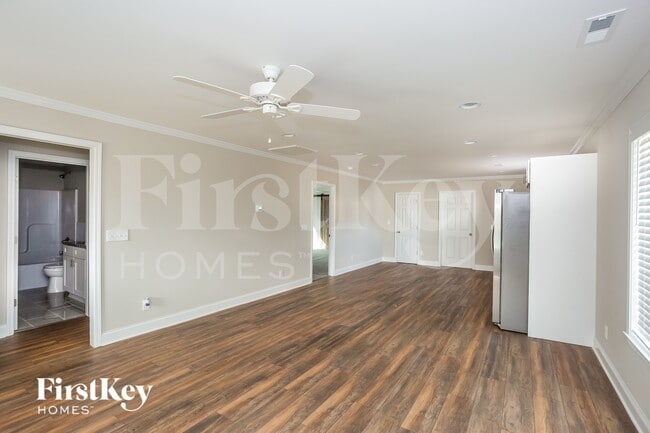 Photo - 621 E Mills Dr