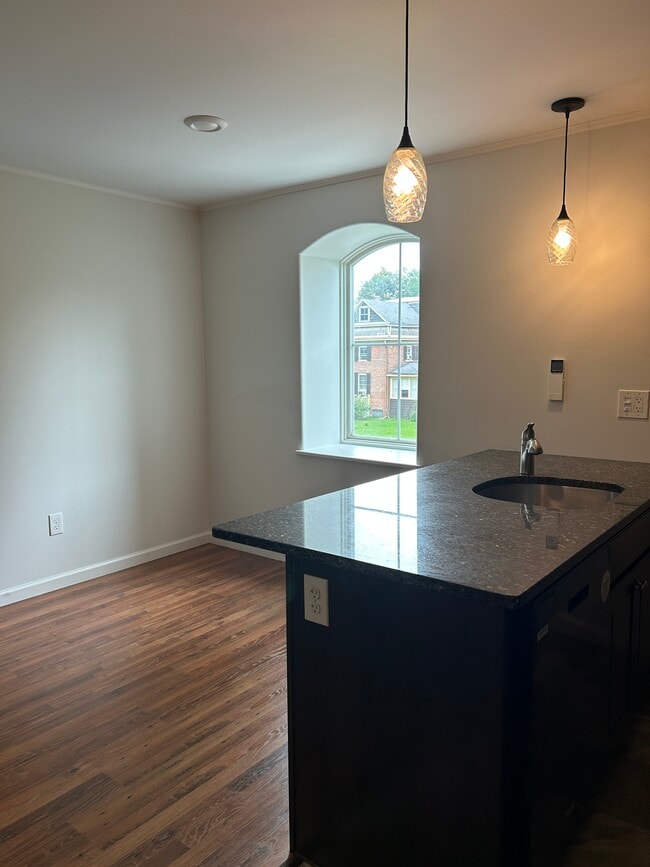 Photo - 87 Cayuga St Unit 3