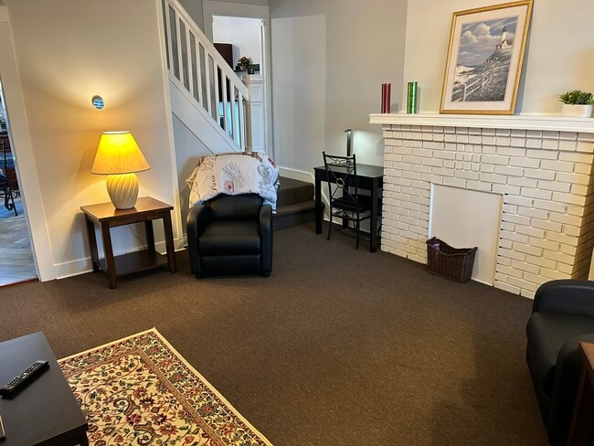 Photo - 121 Broadway St