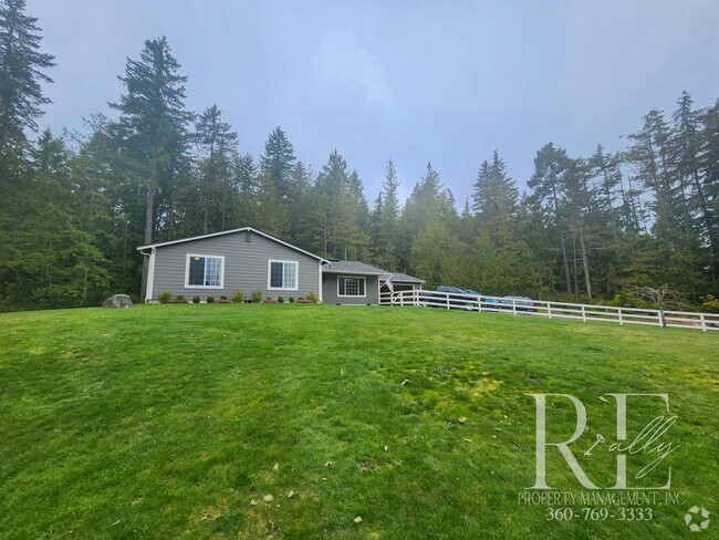 Building Photo - Serene Estate Living Just Minutes from Town Rental