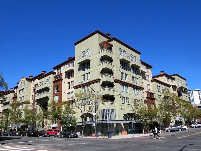 Building Photo - 1501 Front St Unit 202