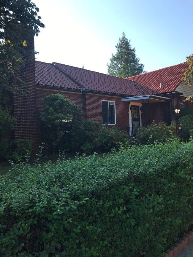 Photo - 88-14-88-65 65th Dr House