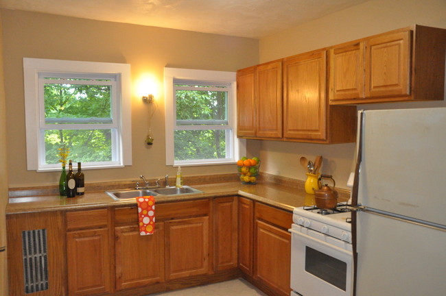 Kitchen - 118 Ferris Pl Apartments