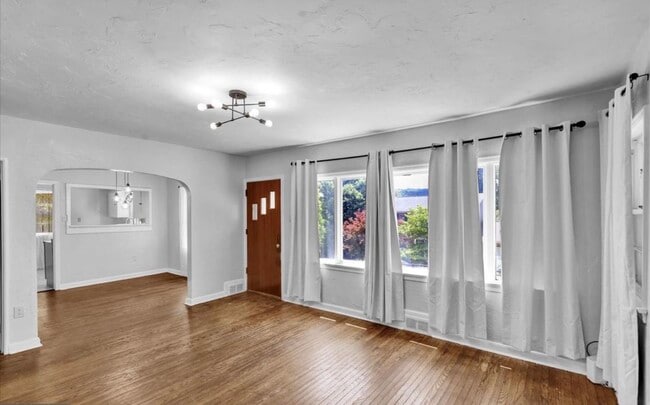 Photo - 1815 Holly Rd