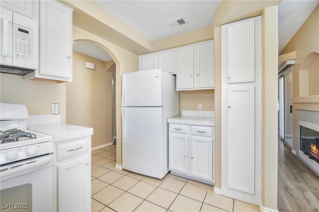 Building Photo - 525 Indian Princess Dr Unit 204 Rental