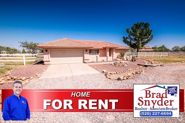 Building Photo - Large Home in Quiet Area, 3 Bedroom, 2 Bat...