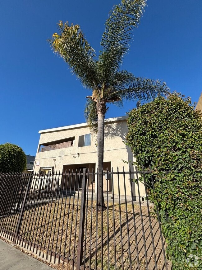 Building Photo - Beautiful Newly Renovated 1 Bedroom in Lon... Unit A Rental