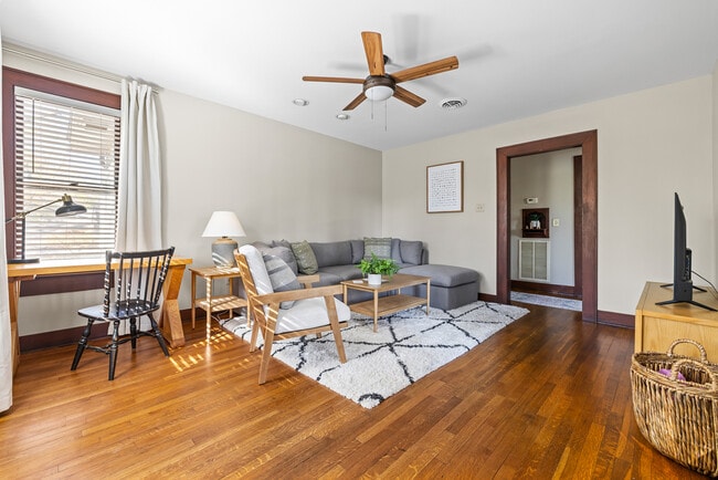 Building Photo - 103 Russell Ct Unit 103