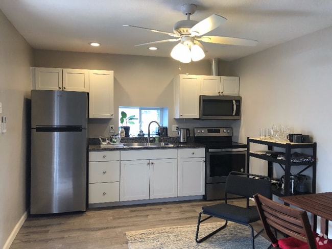 Building Photo - NEWLY REMODELED 1 BED 1 BATH Coming Soon!! Rental