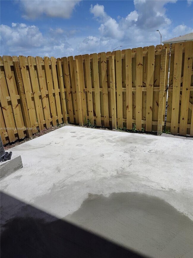 Photo - 444 NE 5th St