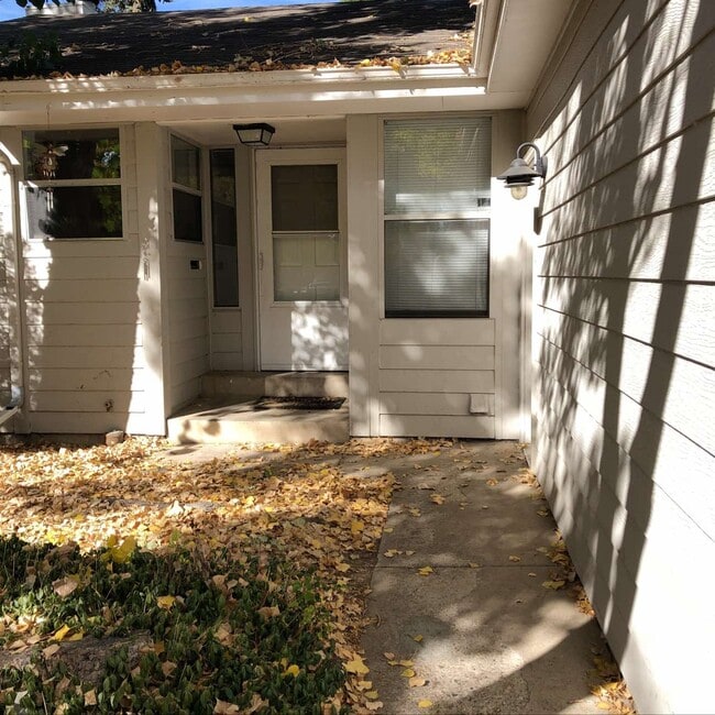 Photo - 942 Wakerobin Ln