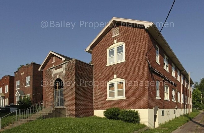 Building Photo - 952 S Floyd St Rental