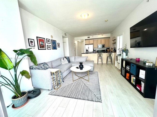 Photo - 79 SW 12th St Unidad 2010