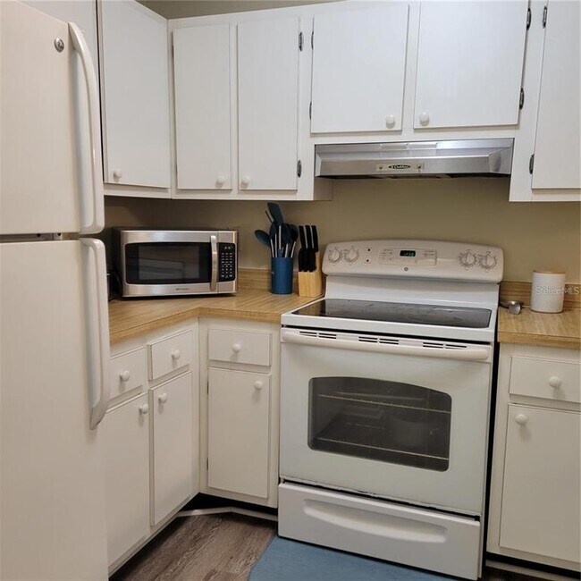Photo - 3275 S Beneva Rd Unidad 104