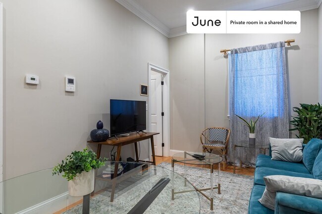 Room in Shared 2 bed/1 bath home in North End