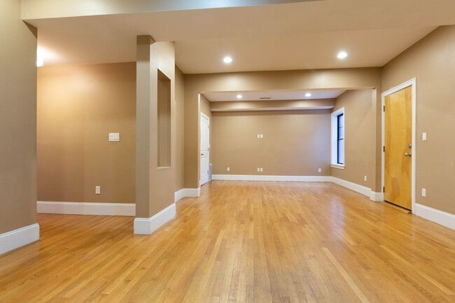 Photo - No Brokers Fee, Large Unit on Washington Sq. In-Unit Washer and Dryer, Central Heat/AC Large Bedr...