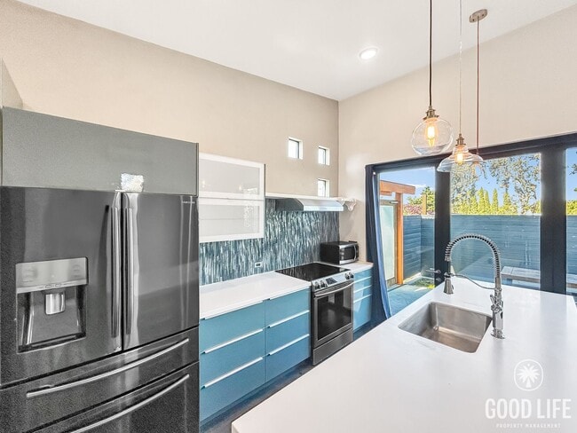 Photo - Stunning 2B/1BA Upgraded House w/ High Ceilings, Yard, W/D & A/C in South Park! Unit 1443 31st St