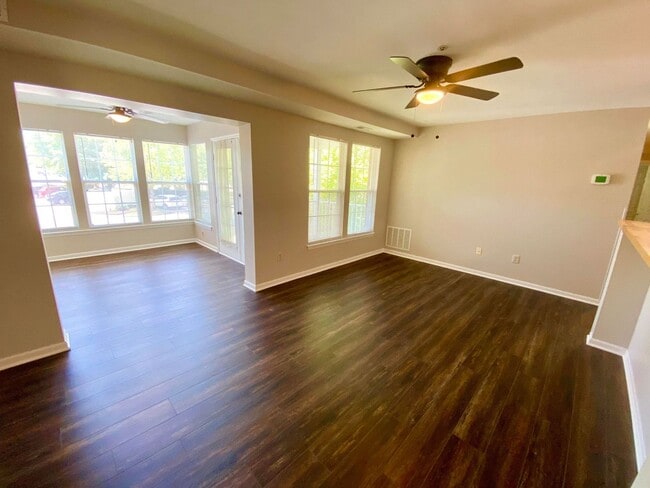 Photo - Charming 2 Bedroom/ 1 Bathroom Parkville Condo in Lovely Seven Courts Community