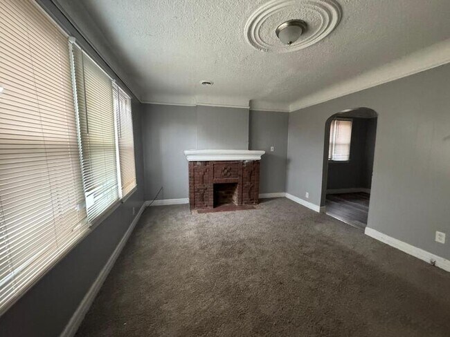 Photo - 14834 Sussex St