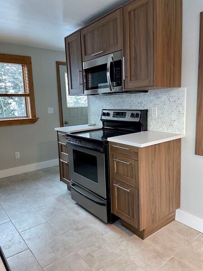 Photo - 415 Aspen Dr