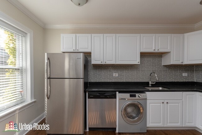 Photo - 2127 N Dayton St Unit M08B
