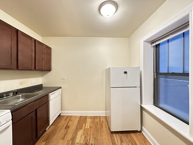 Photo - 1337 N Dearborn St Unit J08W