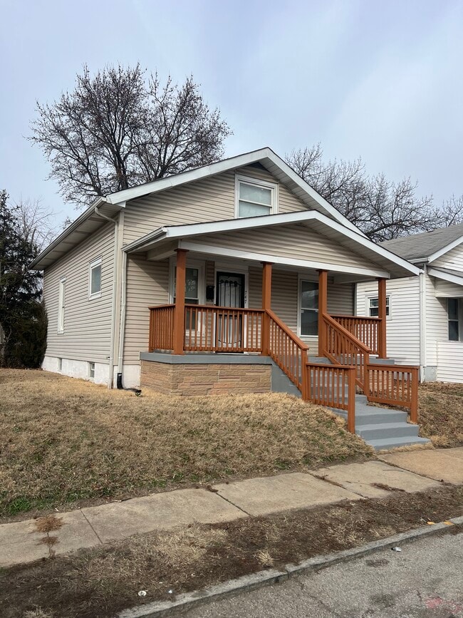 Photo - 747 Ponce Ave